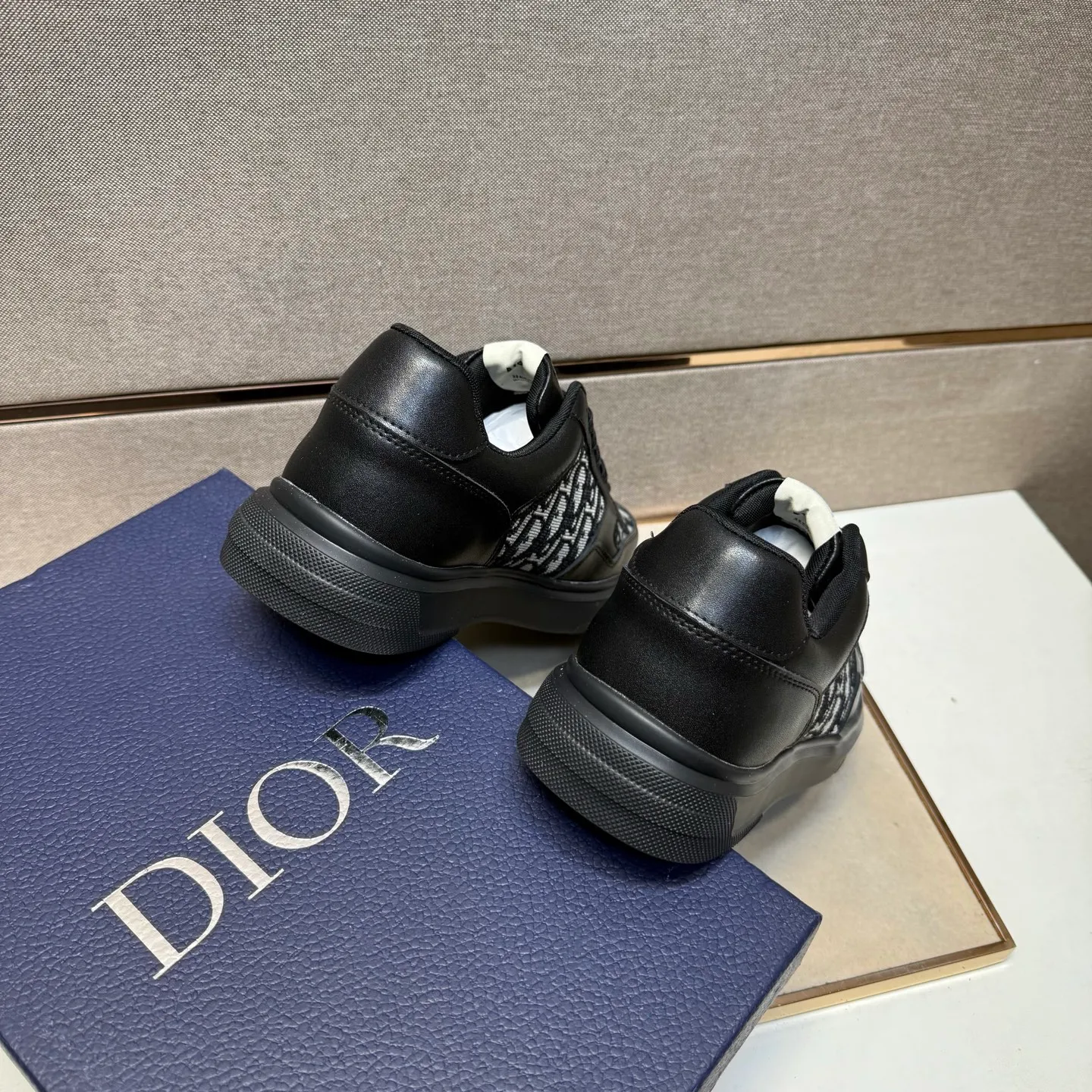 ⬛️Men's shoes 💰p400 [Dior~] Men's casual shoes 2025z cabinet sales simultaneously 🔶Size: 38-44 #️⃣ 🔷2 colors🔜The upper is made of multi-material splicing➕Mesh lining, comfortable and breathable, sole: original comfortable and wear-resistant outsole, ⚠️real thing📱photographed🎬real thing is better📢📢📢